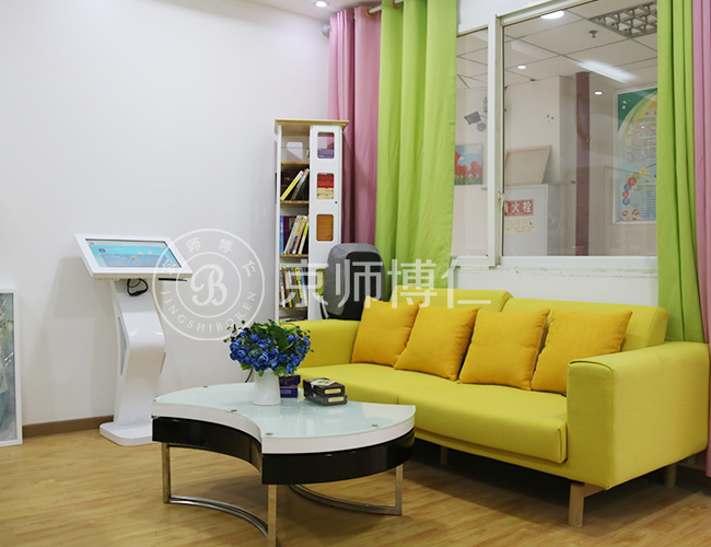 图4-重庆市江津中学心理阅览区展示.jpg
